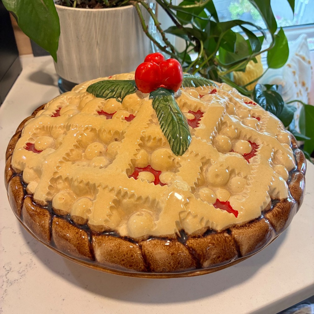 Vtg Ceramic Cherry Pie Keeper Plate Lid Lattice Kitschy Farmhouse Cottage Retro